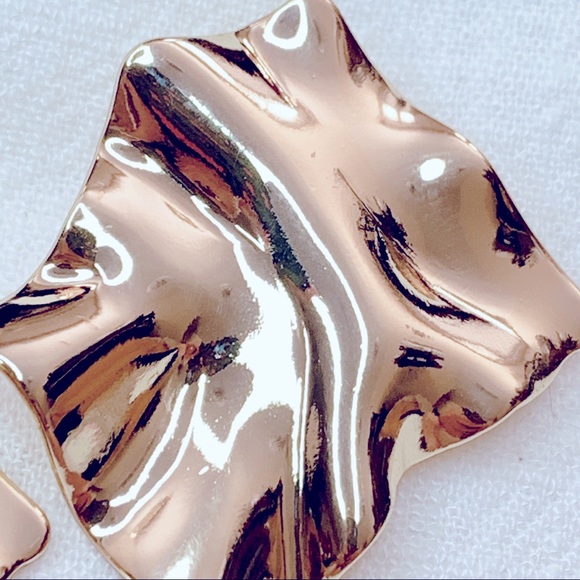 ❣️$25/3❣️ Gold Plated Wave Diamond Shaped Stud Earrings - Picture 4 of 11